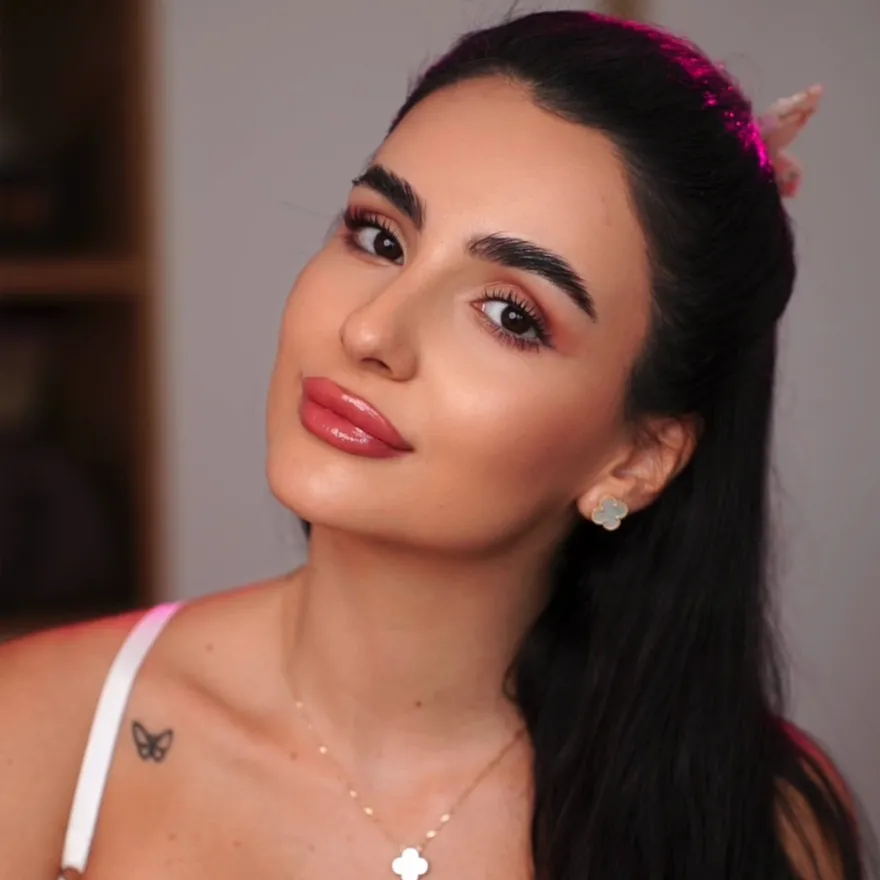 Макіяж брів та губ від неперевершеної Анни Трінчер