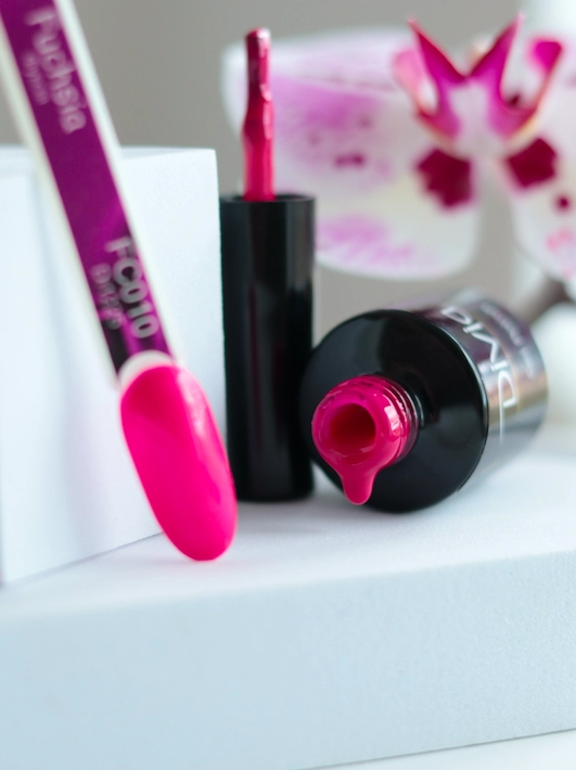 Гель-лаки для манікюру - різновиди та відмінності Гель-лаки для манікюру - різновиди та відмінності