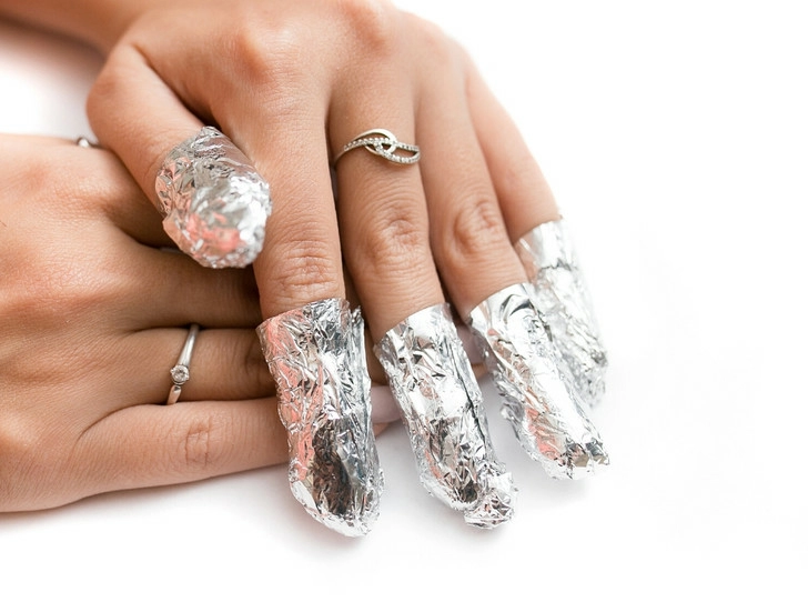 Пиляємо чи розчиняємо: як безпечніше знімати гель-лак? Пиляємо чи розчиняємо: як безпечніше знімати гель-лак?